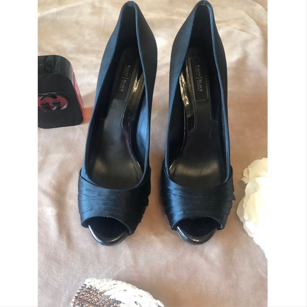 White House black market heels 7 1/2